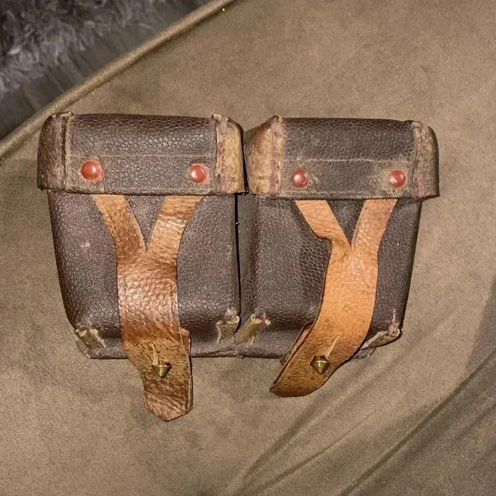 Vintage leather hunting ammo twin belt pouch holder case